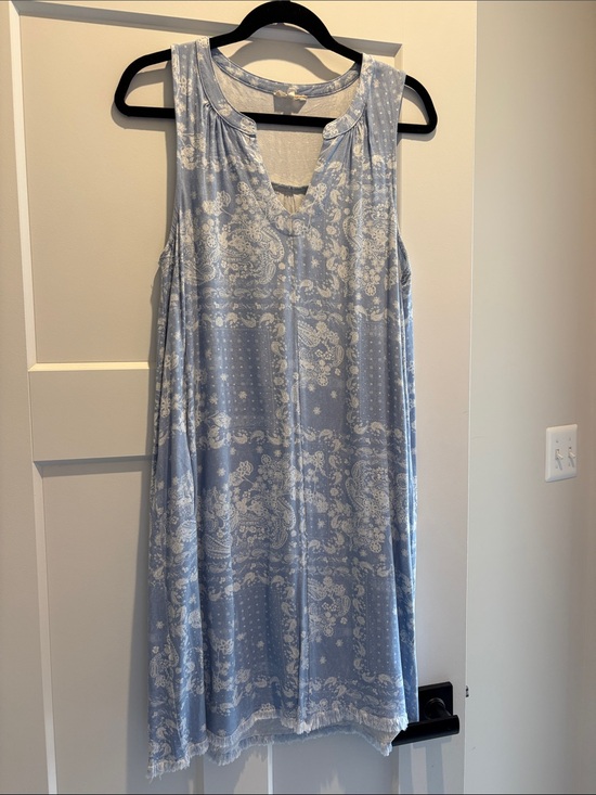 Mystree Dresses & Skirts - Mystree Light Blue and White Sleeveless Midi Dress